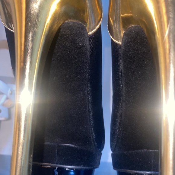 Black and Gold Colin Stewart Stilettos - Picture 9 of 10